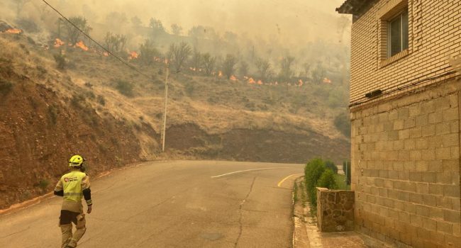 desalojar a 700 personas