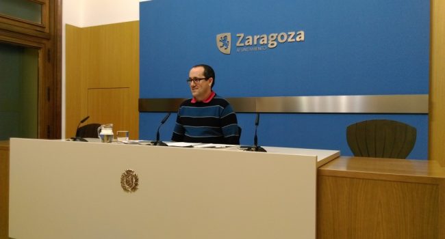 El consejero de Servicios Públicos y Personal, Alberto Cubero, en rueda de prensa. Foto: AraInfo.