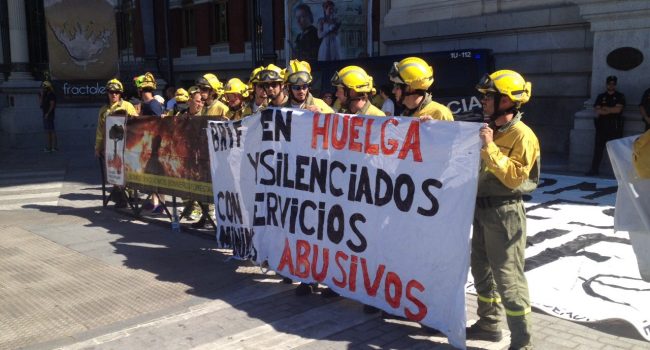 Imagen de la concentración frente al Ministerio de Agricultura y Medio Ambiente en el primer día de huelga indefinida de las BRIF. Foto: @BrifDaroca