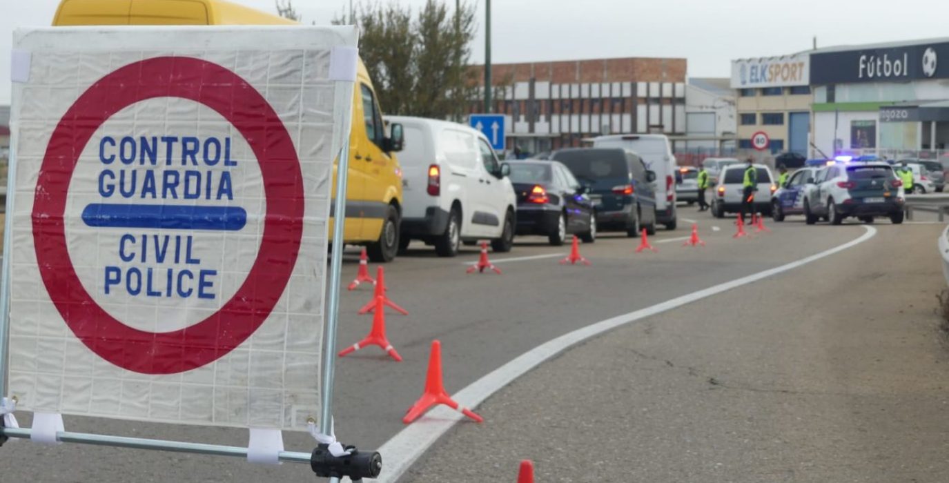 Uno de los controles instalados para vigilar el confinamiento perimetral. Foto: Guardia Civil Zaragoza