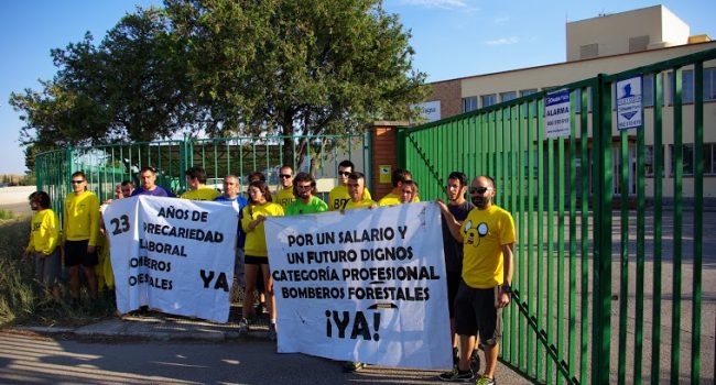 Brif Daroca protestando en la sede de Tragsa en Zaragoza. Foto: Arainfo.