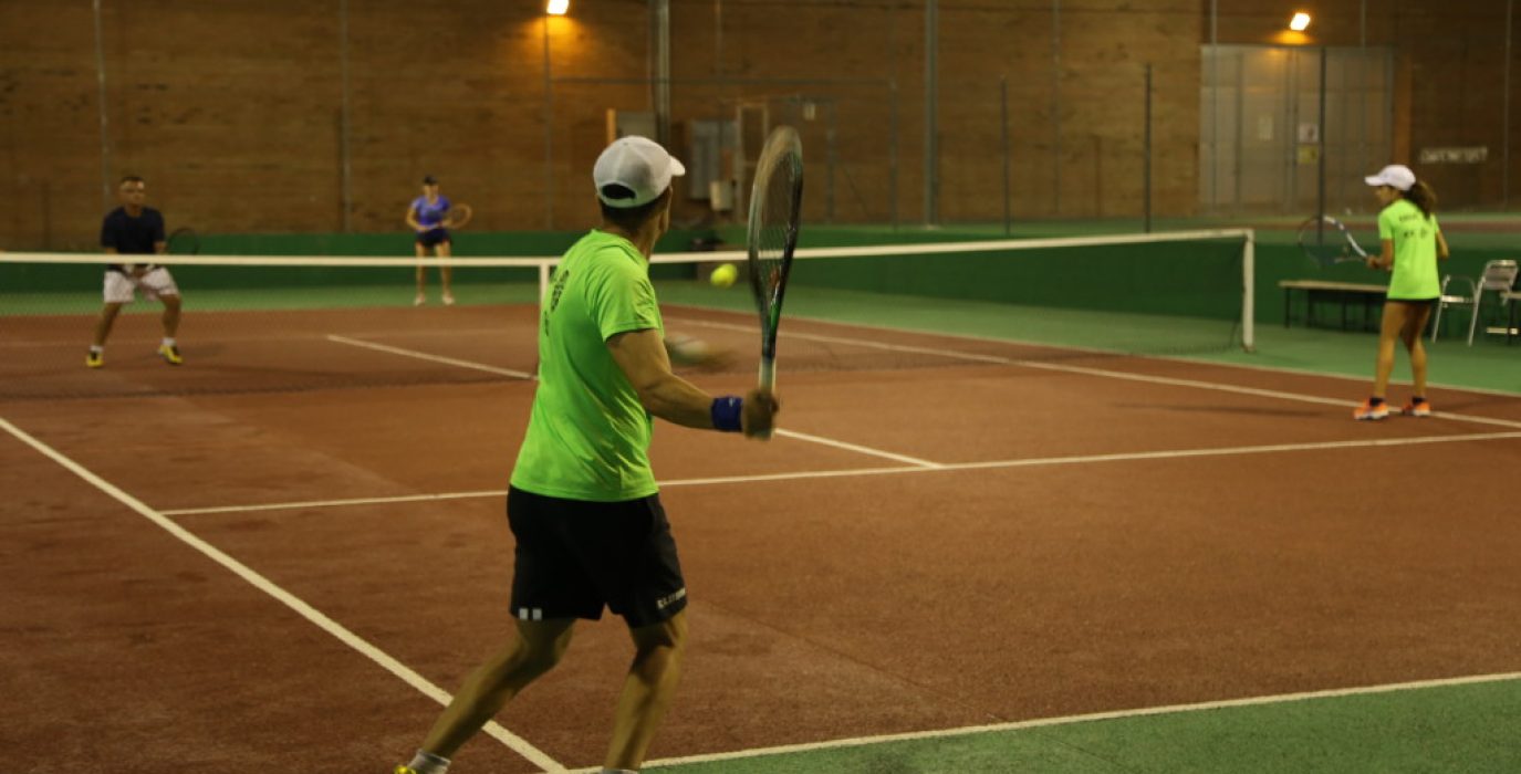 Torneo de tenis dobles. Foto: Ayuntamiento de Mequinensa.
