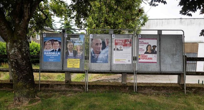 Carteles electorales en una calle francesa | Foto: RTVE