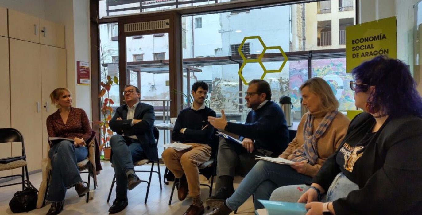 Encuentro de CEPES con seis partidos de cara al 8F.