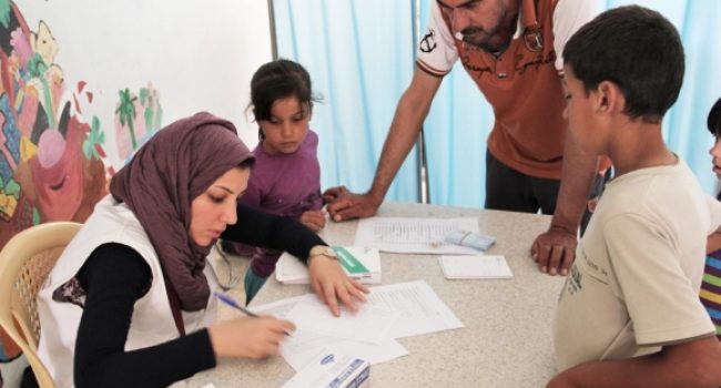 Clínica móvil de MSF en una escuela. Foto: ©James Nichols (MSF)