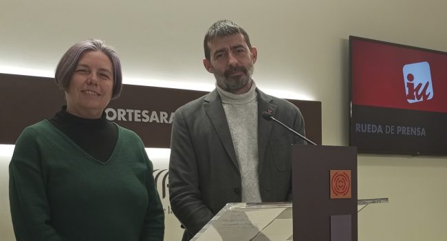 Sanz y Deyá durante su comparecencia en las Cortes | Foto: IU