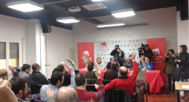 Votación durante el Consejo celebrado esta mañana.