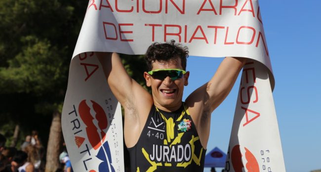 Sergi Jurado, del Club Esportiu Tri 4.40 de Lleida, se ha hecho por segundo año consecutivo con la victoria. Foto: Ayuntamiento de Mequinensa