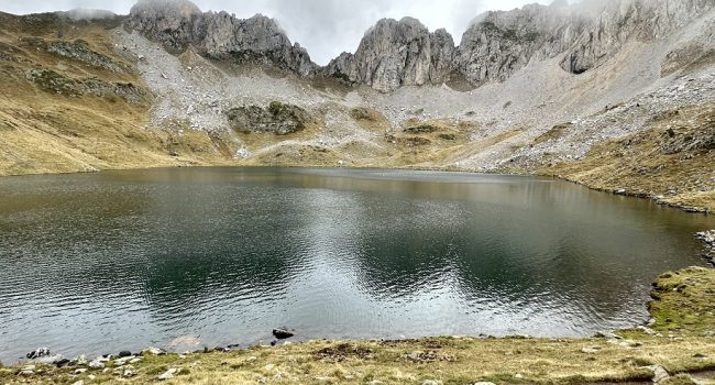 Ibón de l’Acherito en la denominada ZEPA de Los Valles | Foto: FCQ