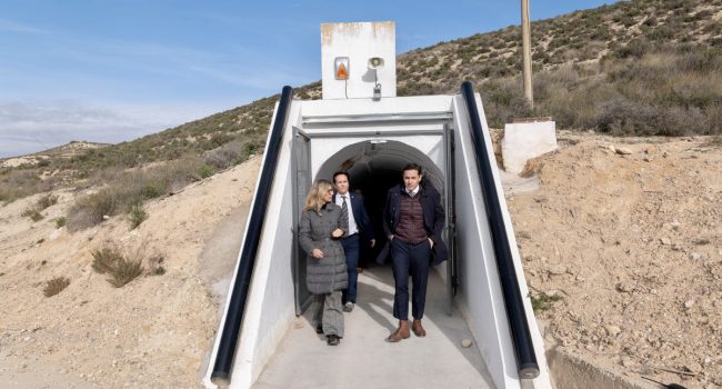La vicepresidenta del Gobierno de Aragón, Mar Vaquero, en una reciente visita a Instalaza | Foto: Fabián Simón