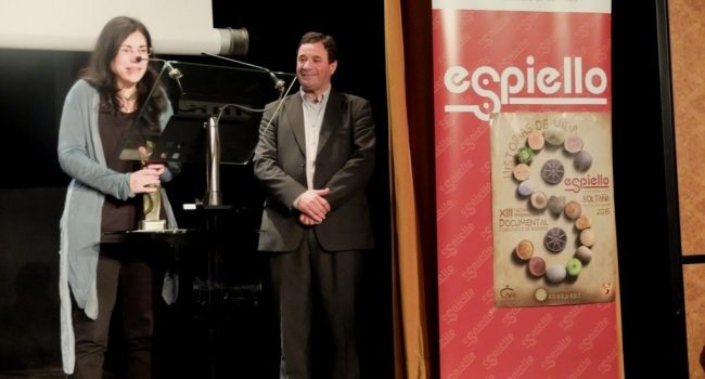 Inés Toaria recogió el Premio Espiello Rechira.