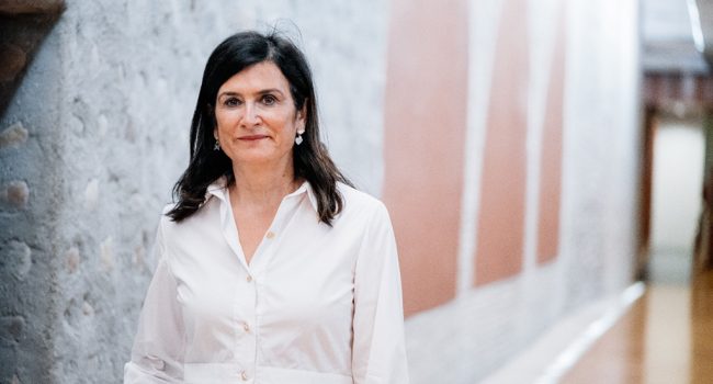 isabel lasobras de CHA para ilustra la noticia de la corona