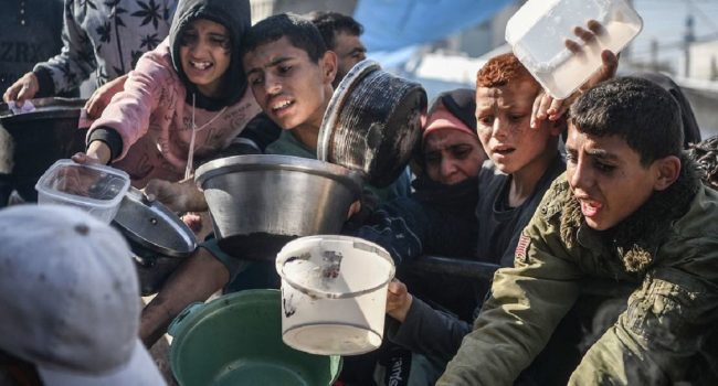 Israel viola el Derecho Internacional Humanitario al obligar a 250.000 personas en Gaza a encerrarse en una “trampa mortal, sin comida, agua ni refugio”