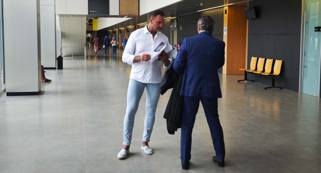José Antonio Ramos, líder de OkupAcción, en una vista anterior por el acoso a una familia zaragozana el pasado 24 de julio | Foto: AraInfo