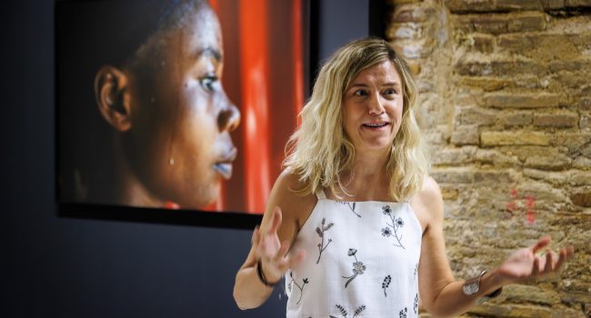 Judith Prat en la inauguración de su muestra 'Aquella niebla, este silencio', en la Casa de los Morlanes | Foto: Daniel Marcos (AZ)