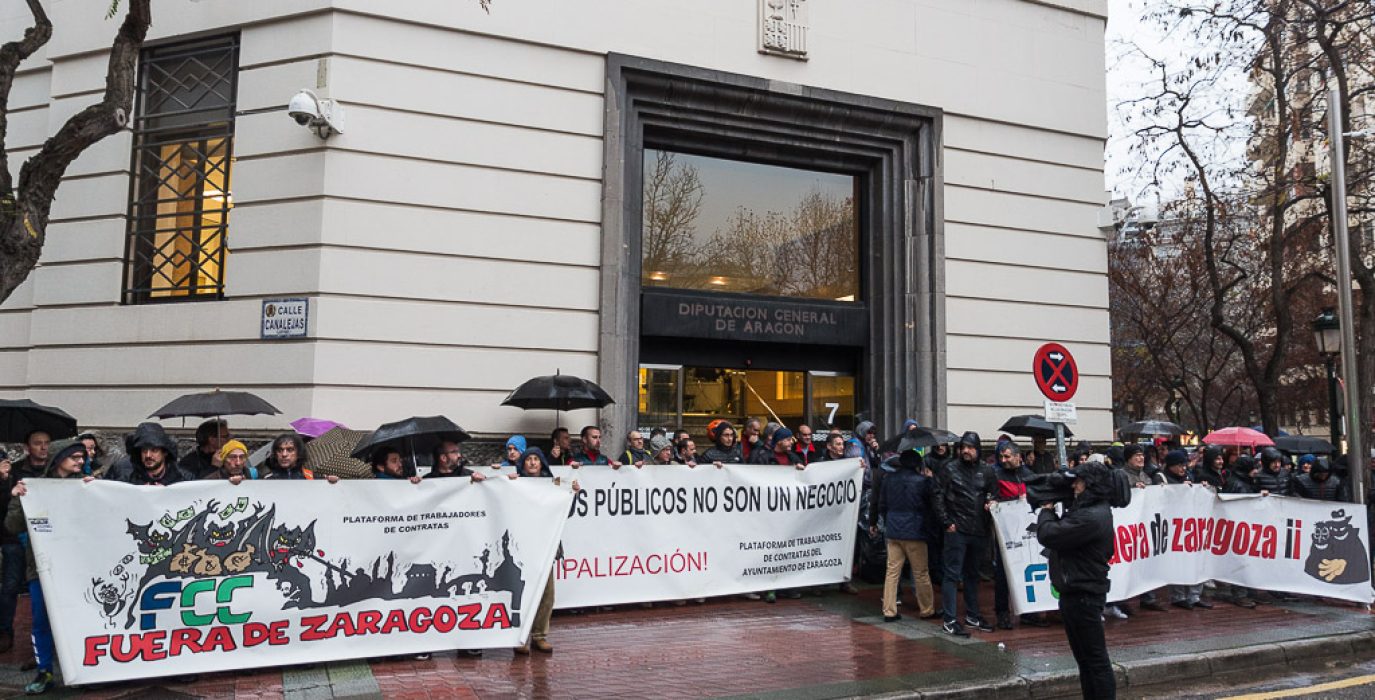 Movilización de la plantilla de Parques y Jardines en defensa de las cláusulas sociales. Foto: Pablo Ibáñez (AraInfo)