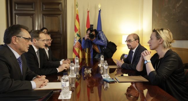 Javier Lambán y Marta Gastón en el reciente encuentro con la Dirección de PSA en Figueruelas.