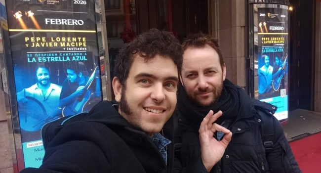 Javier Macipe y Pepe Lorente a las puertas del Teatro Principal de Zaragoza | Foto: Javier Macipe (Facebook)