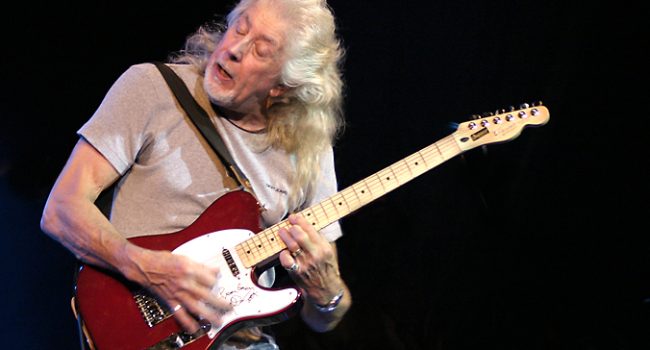 John Mayall en un concierto en 2004. Foto: Perole