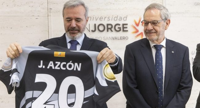 (Archivo, febrero 2025) Jorge Azcón compadreando en la universidad privada USJ | Foto: DGA