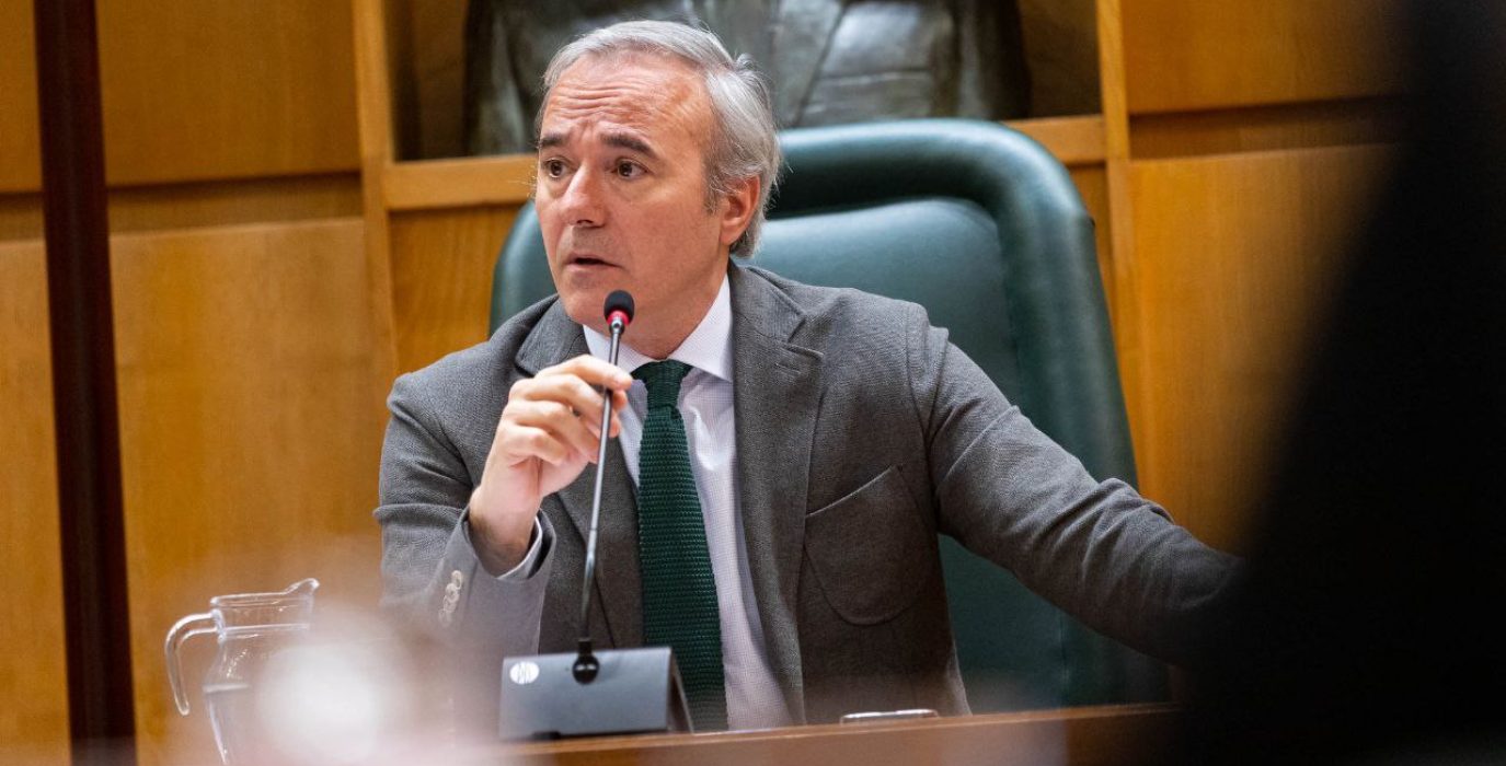 El alcalde de Zaragoza, Jorge Azcón (PP), durante un pleno municipal | Foto: Miguel G. García (AZ)