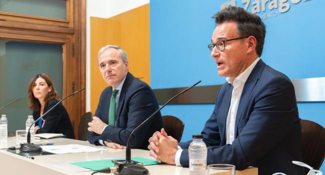El alcalde Jorge Azcón y el concejal de Urbanismo Víctor Serrano | Foto: Ayto.