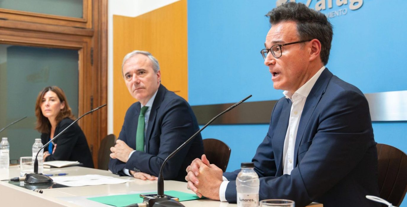 El alcalde Jorge Azcón y el concejal de Urbanismo Víctor Serrano | Foto: Ayto.