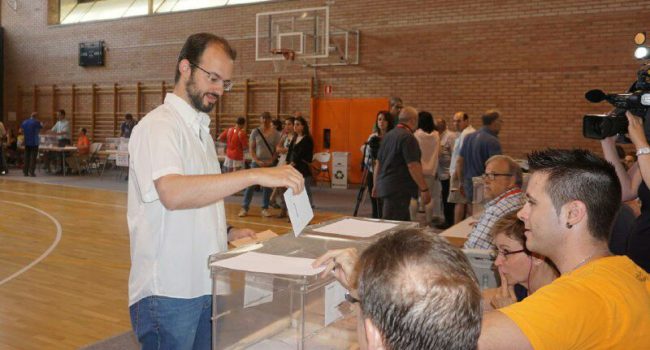 Jorge Luis Bail, cabeza de lista de Unidos Podemos en Común votando el pasado 26J. Foto: UPeC