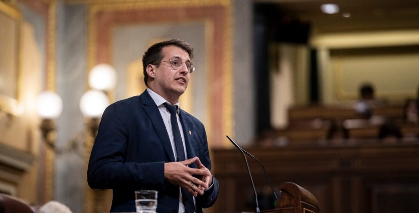 Jorge Pueyo reclama subvención estatal pa l'Academia Aragonesa de la Lengua