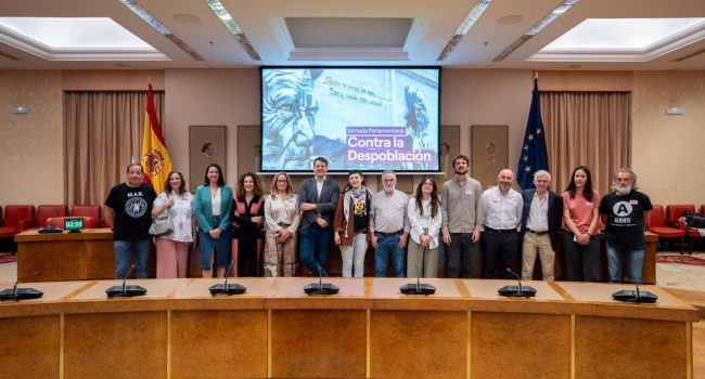 Participantes en la jornada contra la despoblación celebrada este viernes en el Congreso de Madrid | Foto: CHA