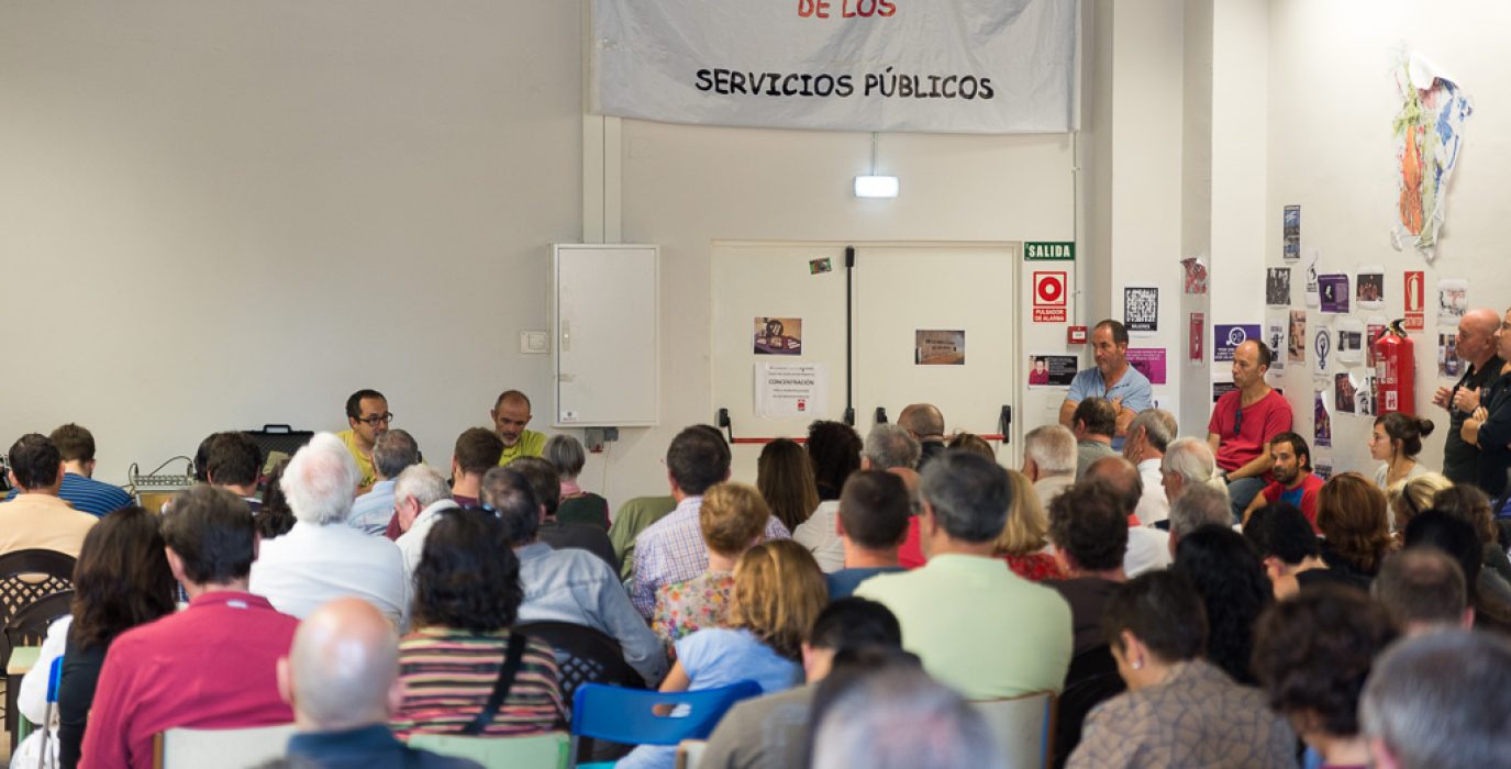 Imagen de las Jornadas por la Remunicipalización celebradas el pasado mes de septiembre de 2016 en Zaragoza. Foto: Pablo Ibáñez (AraInfo)
