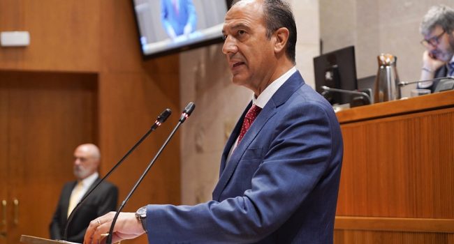 (Archivo) José Luis Bancalero, consejero de Sanidad de la DGA | Foto: Cortes de Aragón
