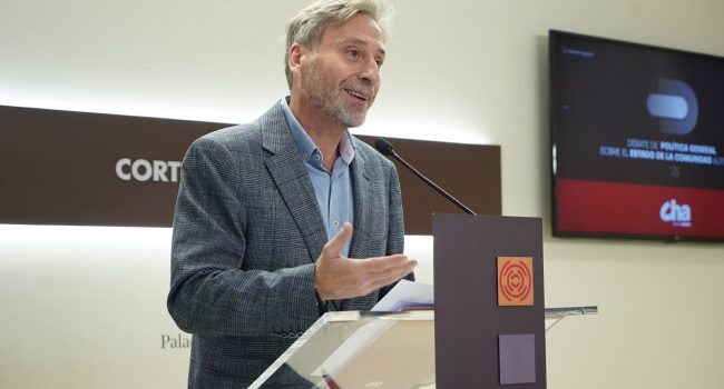José Luis Soro, portavoz de CHA, en la rueda de prensa tras el discurso de Azcón | Foto: Cortes