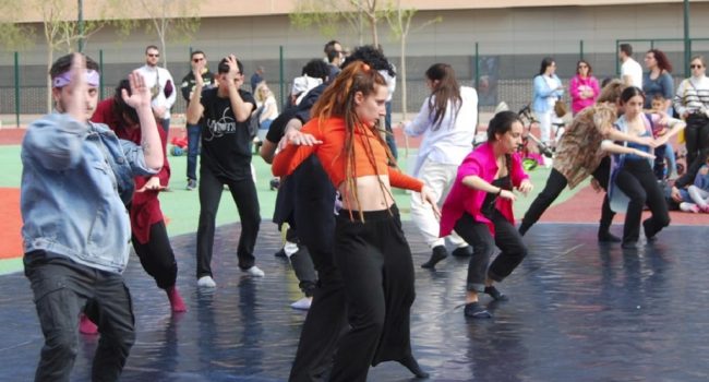 Jóvenes de Las Fuentes bailando | Foto: Ayuntamiento de Zaragoza
