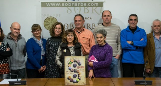 El jurado con el cartel ganador de este año.