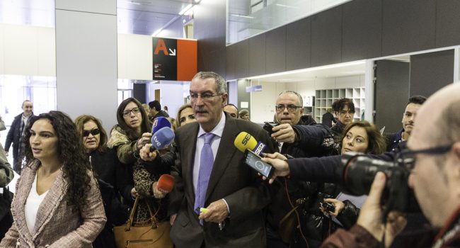 Ricardo García Becerril entrando a los juzgados. Foto: Pablo Ibáñez (AraInfo).