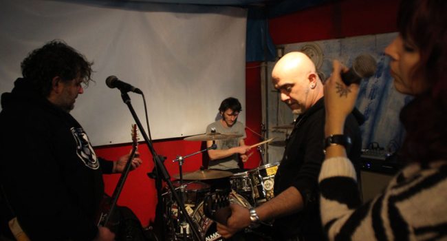 KBKS en su local de ensayo. Foto: Serchio Tella (AraInfo)