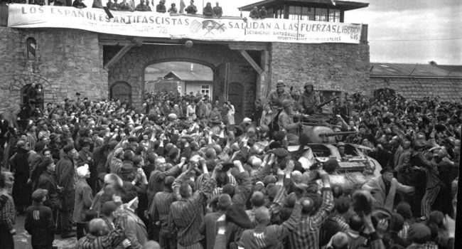 La fotografía mítica de la liberación de Mauthausen el 5 de mayo de 1945 | Foto: Donald R. Ornitz