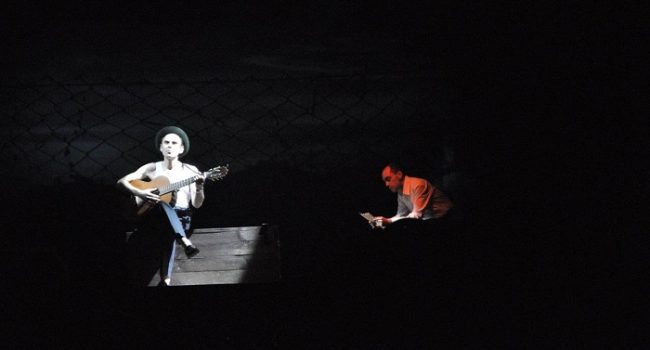 'Ligeros de equipaje', una obra contra el olvido.