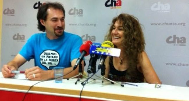 Marivi Monterrubio junto a Francho Nagore en una rueda de prensa de CHA.