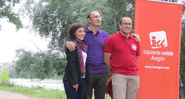Izuel, Iturbe y Cubero, candidatos aragoneses de La Izquierda Plural, durante el acto de esta mañana.