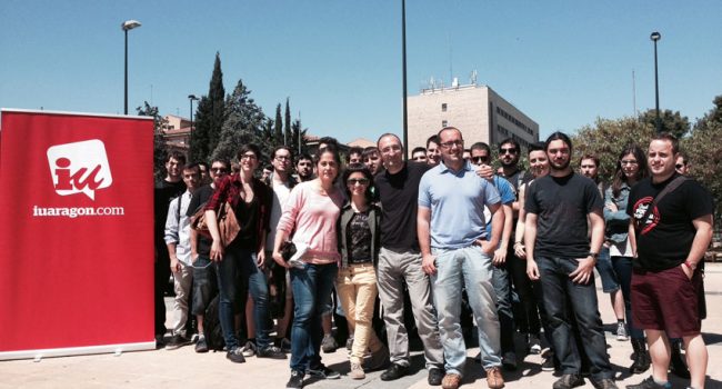 La candidata Lara Hernández visitó Zaragoza para participar en un encuentro con jóvenes para debatir las propuestas de la coalición contra la tasa de paro juvenil, la precariedad y las altas tasas universitarias.