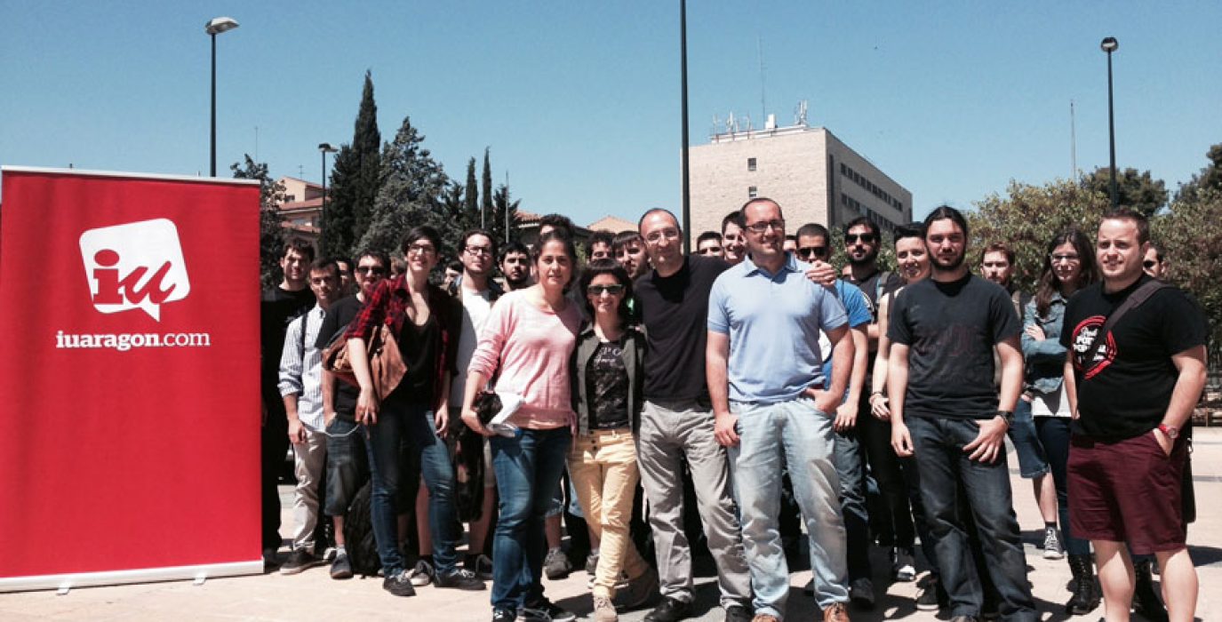 La candidata Lara Hernández visitó Zaragoza para participar en un encuentro con jóvenes para debatir las propuestas de la coalición contra la tasa de paro juvenil, la precariedad y las altas tasas universitarias.