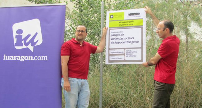 Alberto Cubero y Paco Iturbe durante el acto celebrado este domingo en el barrio zaragozano del Arrabal.