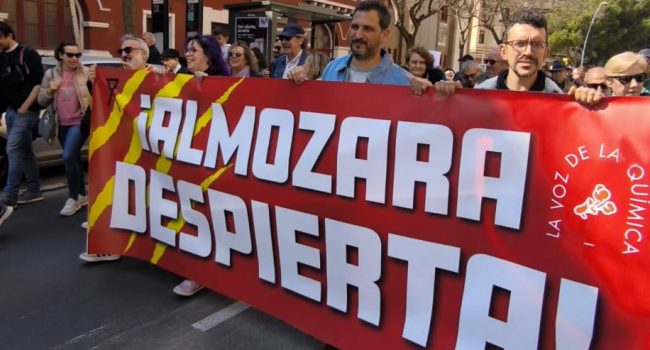 Pancarta de La Voz de la Química en la movilización vecinal del pasado 22 de marzo en el barrio de L'Almozara.
