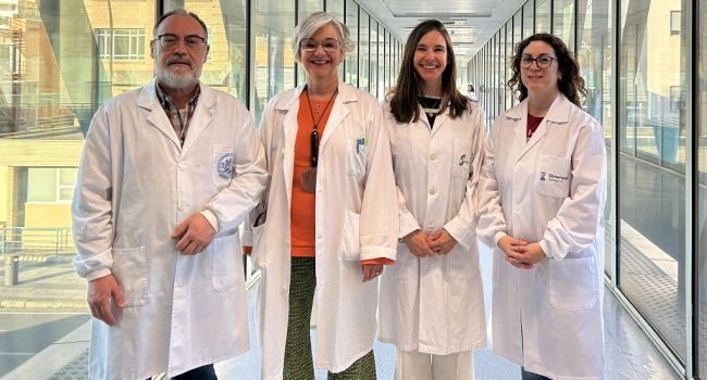 De izquierda a derecha, José Emilio Mesonero, Belén Gros Bañeres, Mónica Gros Alcalde y Eva Latorre, en el Hospital Universitario Miguel Servet de Zaragoza | Foto: Unizar