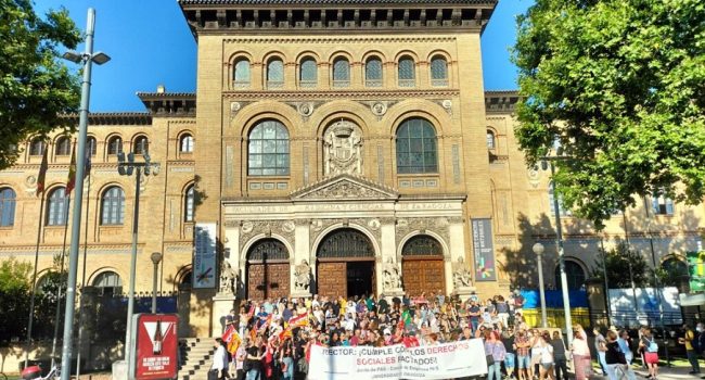(Archivo) Concentración del sindicato Somos en el Paraninfo de la Universidad de Zaragoza