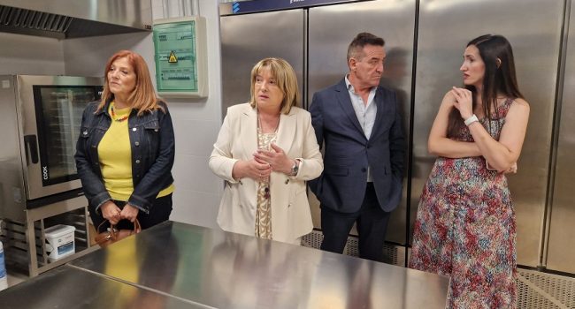 La consejera del Gobierno de Aragón visita la nueva cocina del CEIP Hispanidad | Foto: DGA