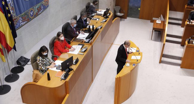 El presidente aragonés, Javier Lambán, durante el debate. Foto: Cortes