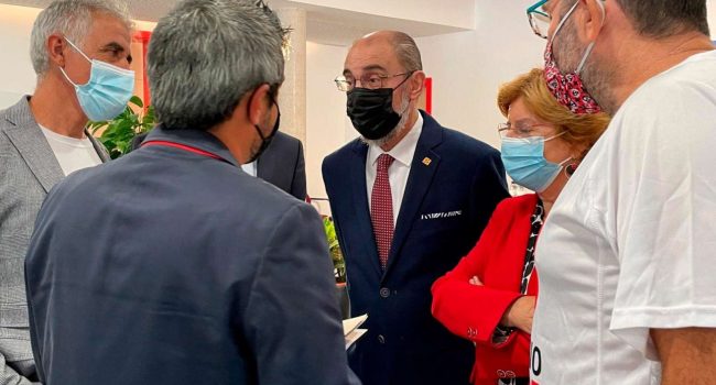 Lambán, en Aínsa, en su encuentro con los miembros de la Plataforma de A Fueva.